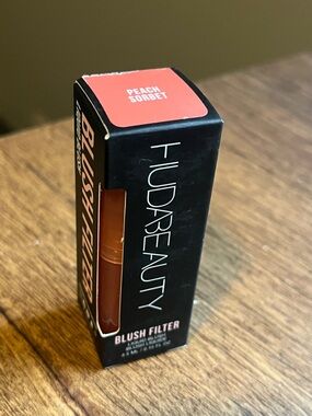 HUDA BEAUTY Blush Filter Liquid Blush - Peach Sorbet (Peach)
